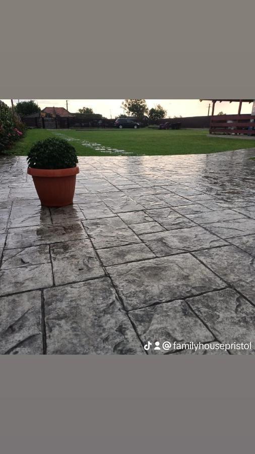 Family House Pristol Apartment Luaran gambar